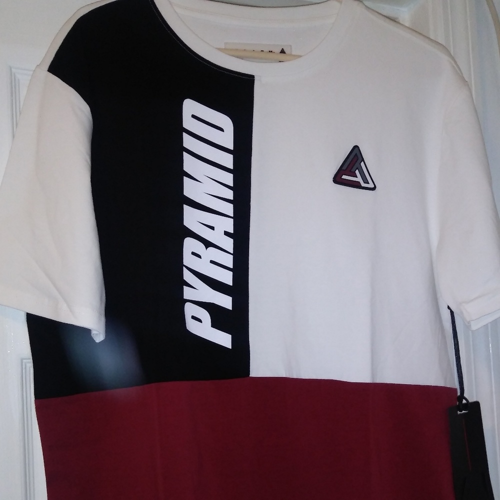 Black pyramid tee